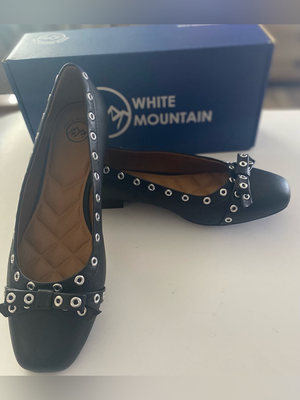 NWT White Mountain Women’s Bodhi Ballet Grommet Bow Flats